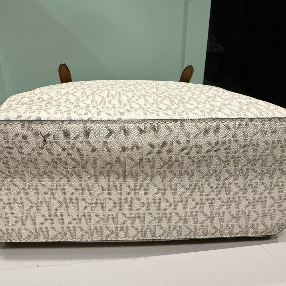 Michael Kors Tan and Cream Tote Bag - Picture 3 of 5